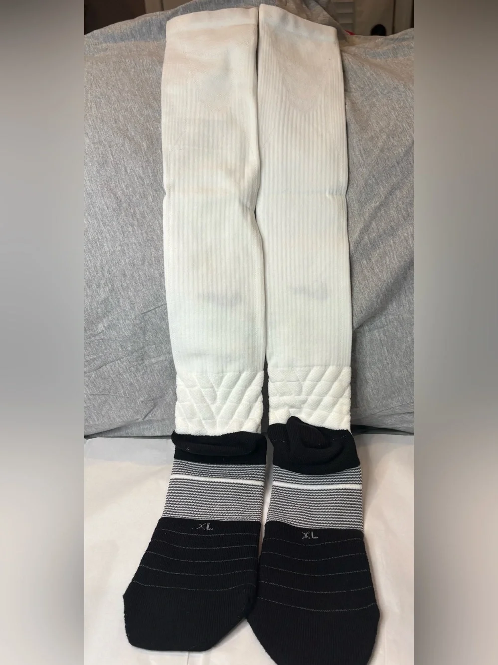 Nike Elite Vapor Dri-FIT Knee High Athletic Socks XL White/Black Colorblock